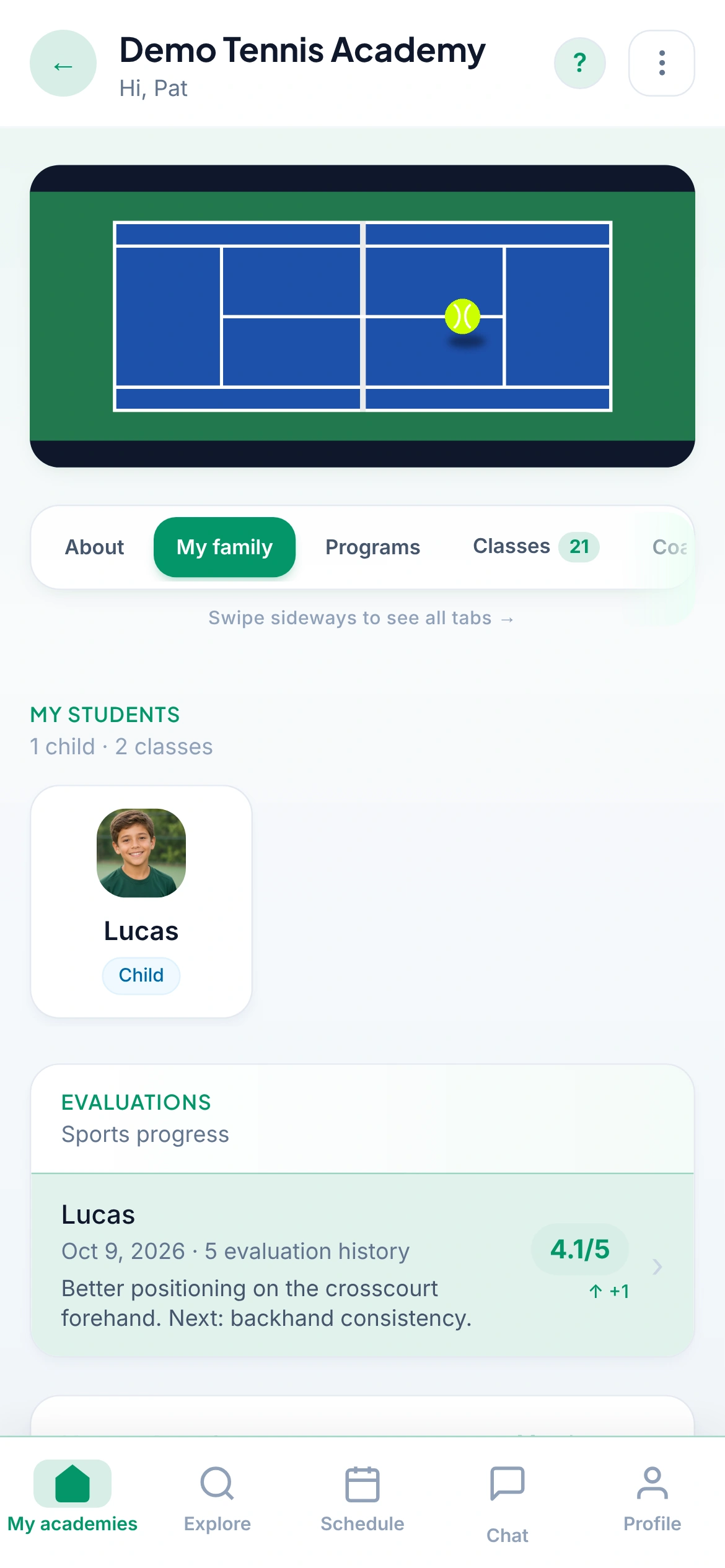 Portal de padres CoachLoop en móvil con hijos, clases y pagos